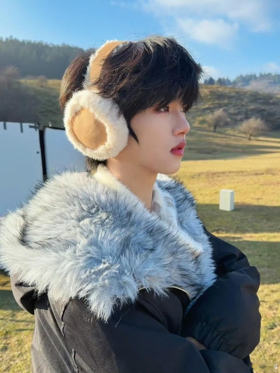 娱乐张函瑞腊八节营业张函瑞想念在山上看到的风景 最新六宫格 