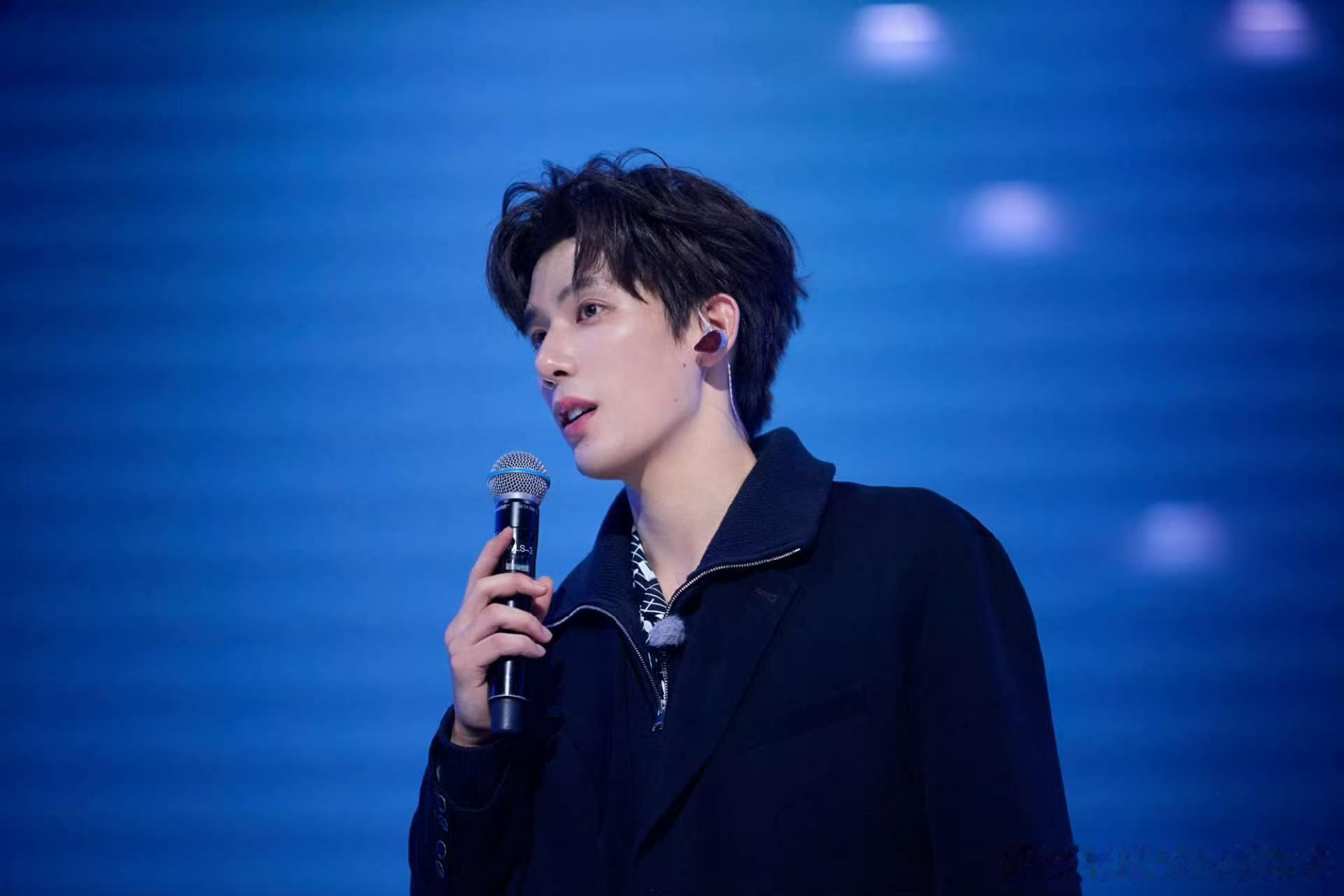 王安宇出道综艺唱一首歌就淘汰了超燃青春的合唱 王安宇出道于明日之子，仅唱一首歌便