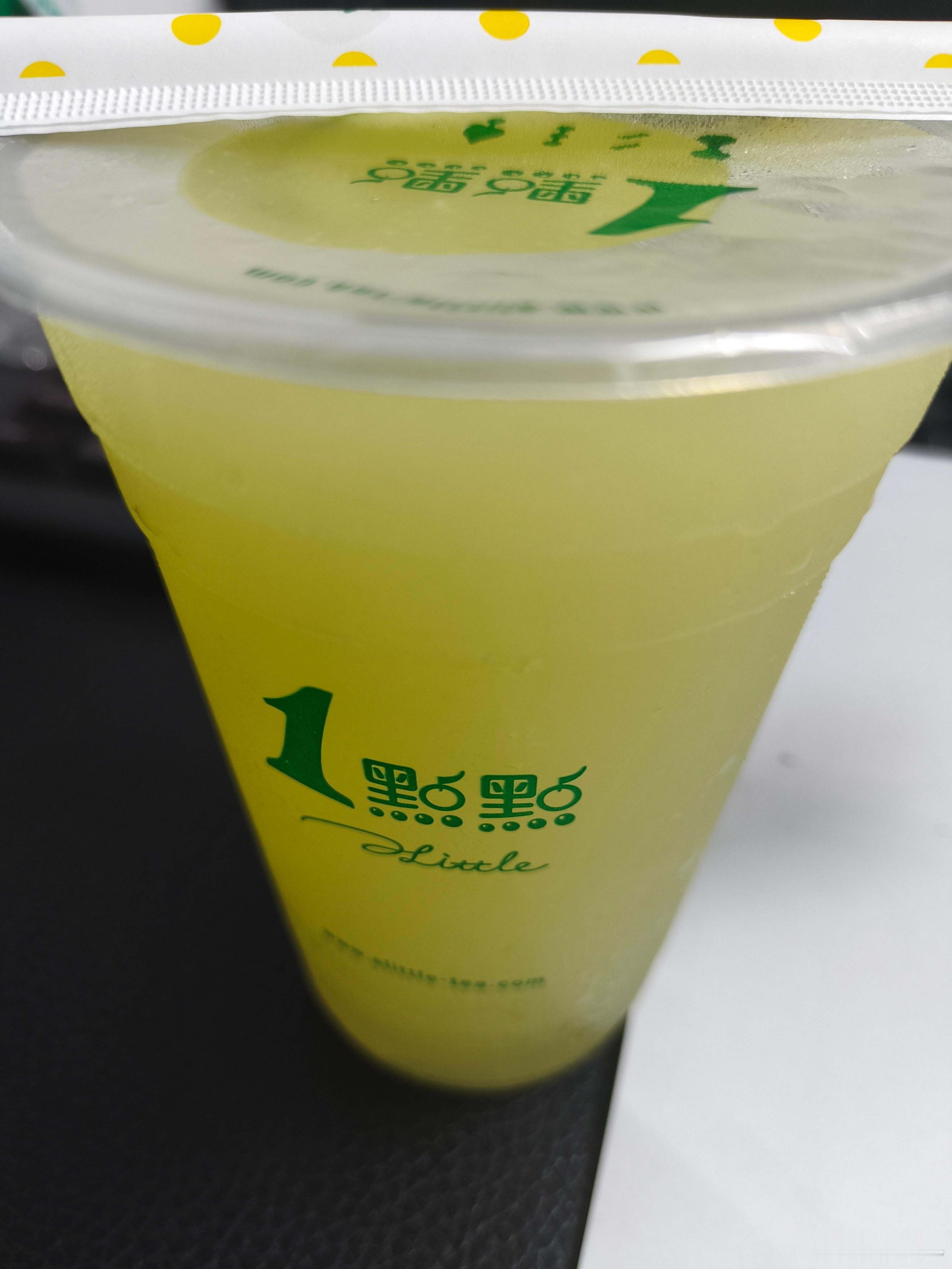 喝咖啡，喝奶茶失眠的我，每次有人请客，我都喝如图↓，便宜、清爽的饮料……今天大姐