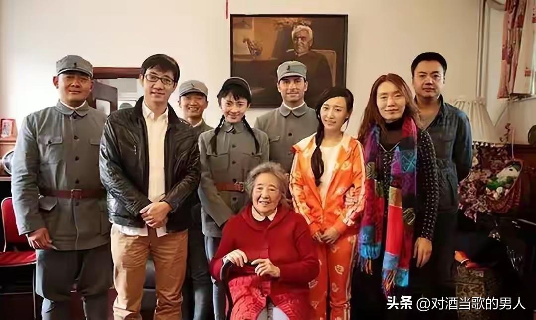 中国最懂得生活不易的一代人已经慢慢退出历史的舞台。他们孝顺父母，爱孩子，重朋友情