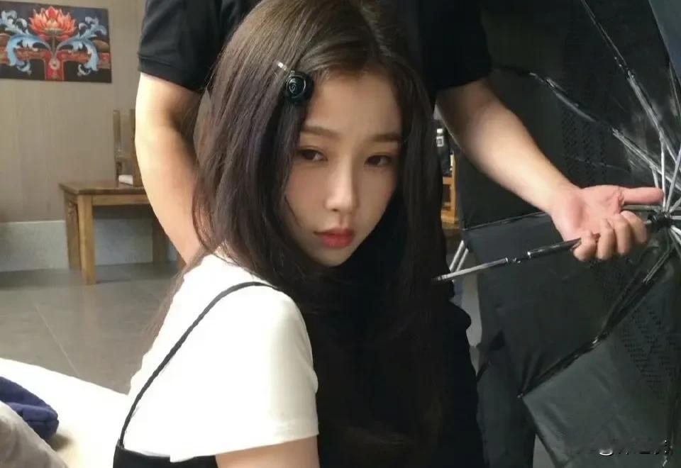 非虞书欣粉丝，当初选秀就有注意到这个人，感觉ysx的长相放娱乐圈就比较普通，但是