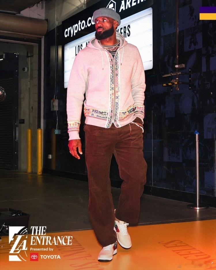 范德比尔特（右腿酸痛）升级为可出战今日比赛，11:30主场迎战灰熊冲冲冲！灰熊v