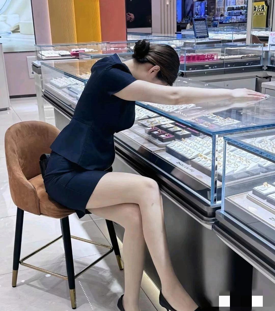 一上午没休息，把人累坏了！
