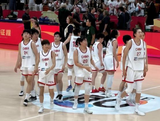 中国女篮63-76惨败！仅3人及格，4人拉胯被打回原形，2大核心迷失

 
昨晚