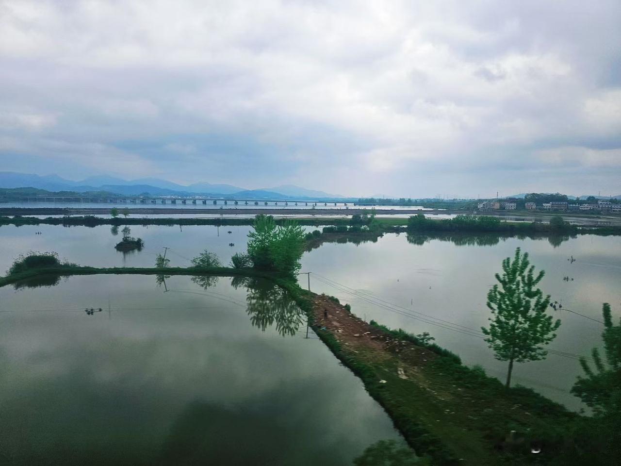 【小对联】
上：……？
下：不着急。