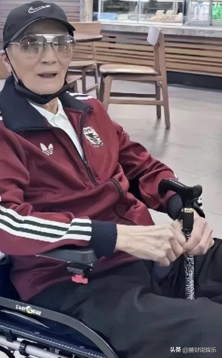潇洒落幕不留悲！89岁谢贤离世，谢霆锋发文劝慰众人不必落泪
 
7月20日港媒传