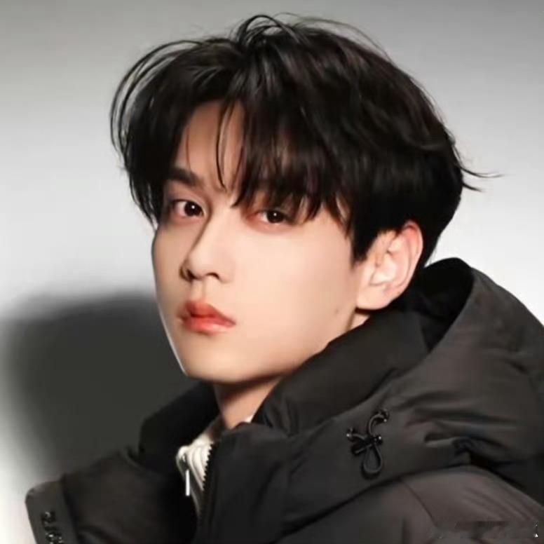 田栩宁太会拍了脸方方的好可爱，好好吃饭哥哥真的听进去了[馋嘴] ​​​