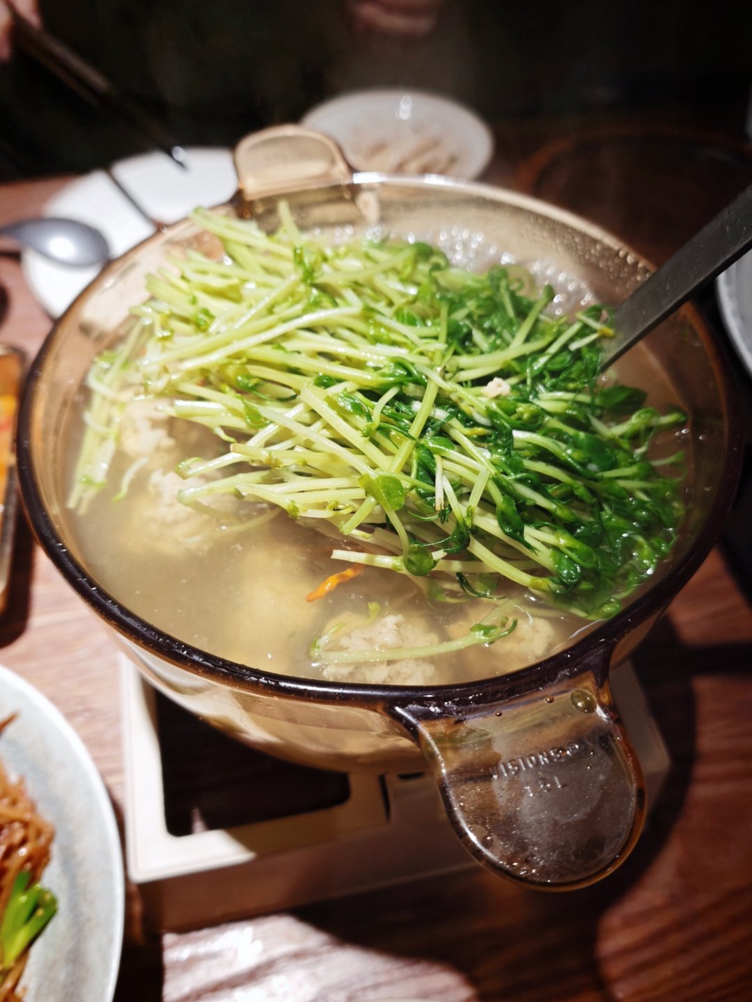 同事请吃饭，同事吃完肚子疼，我没事😃 