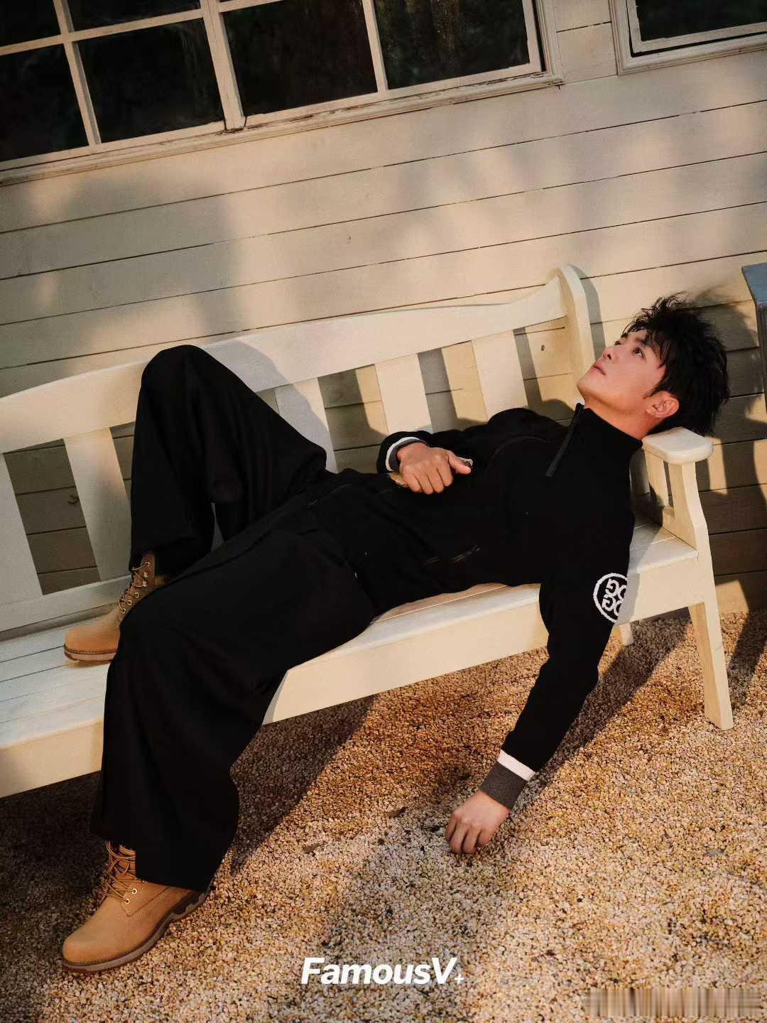 李泽锋  ✖️FamousV +     锐意锋芒 自成焦点 