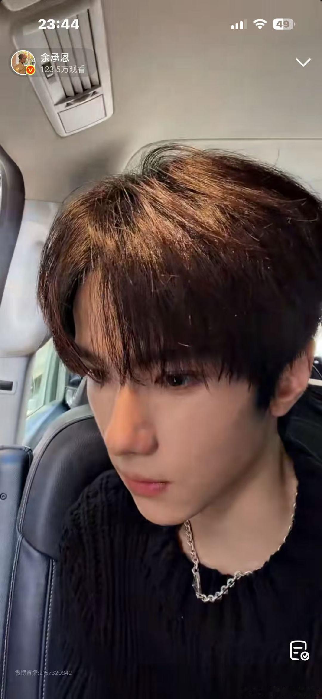 余承恩直播带大家录vlog 谁被这波云游圈粉！余承恩直播化身软萌跟逛选手，跟着导