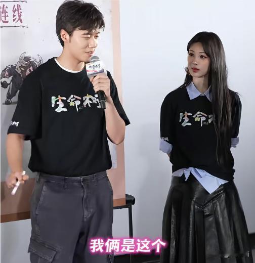 果然杨紫身边站谁都帅！

都有cp感怎么回事[摊手]男的是谁都不知道，莫名其妙的