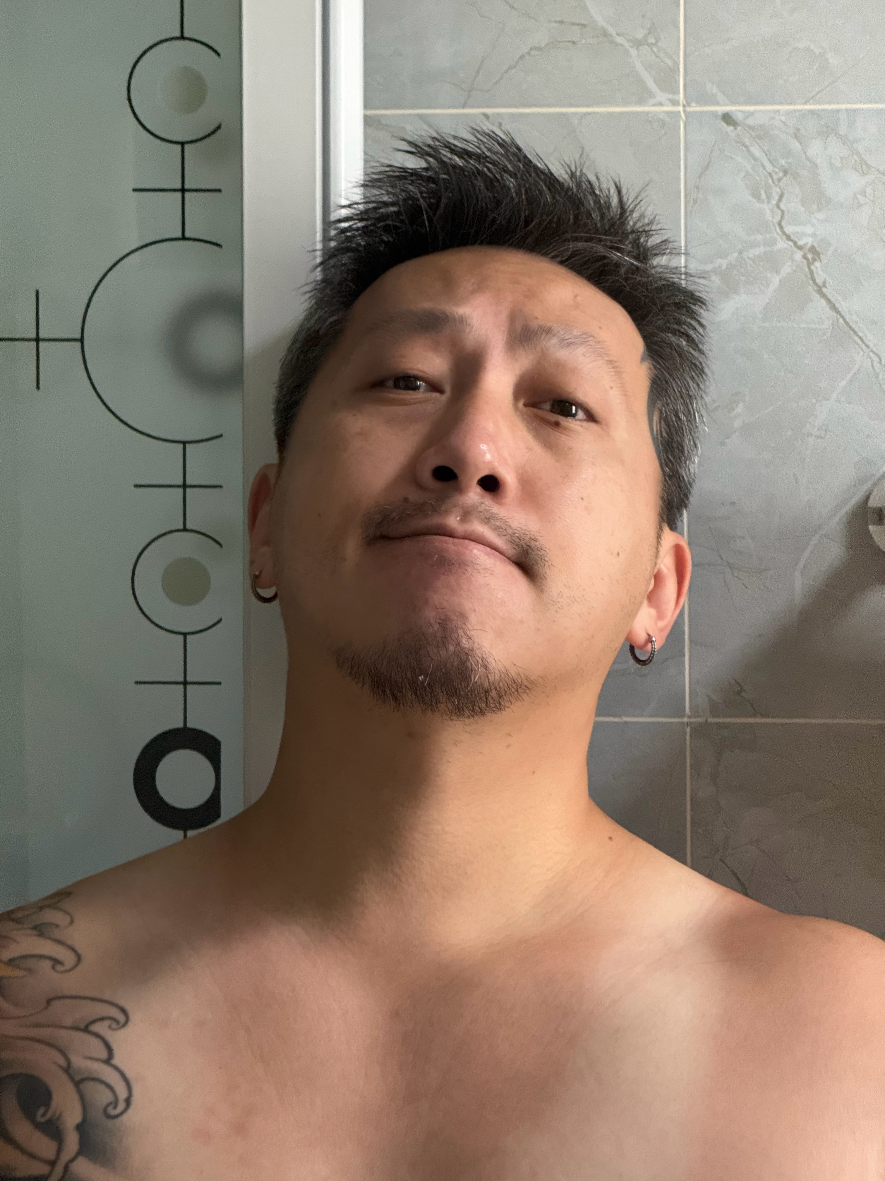 昨天晒了一下午，背心印子又深了一些