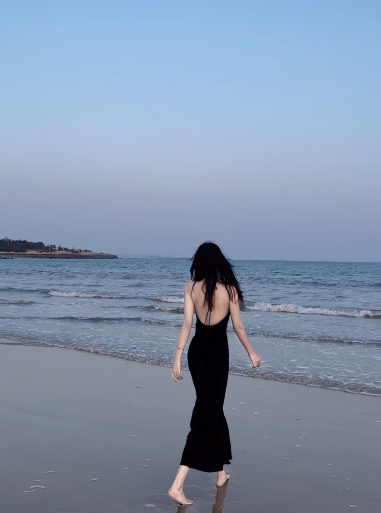 海和谁都能看，花谁送都浪漫，我的意思是无所谓了