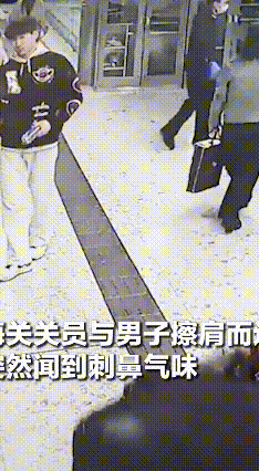 脚底藏毒想蒙混过关？海关人员一闻就露馅！
 近日，西九龙海关人员在与一名男子“擦