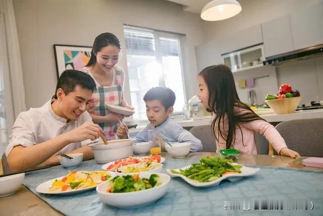 正常营业厅套餐一般都是98-299不等，正常家庭办理129-199的比居多，绑定