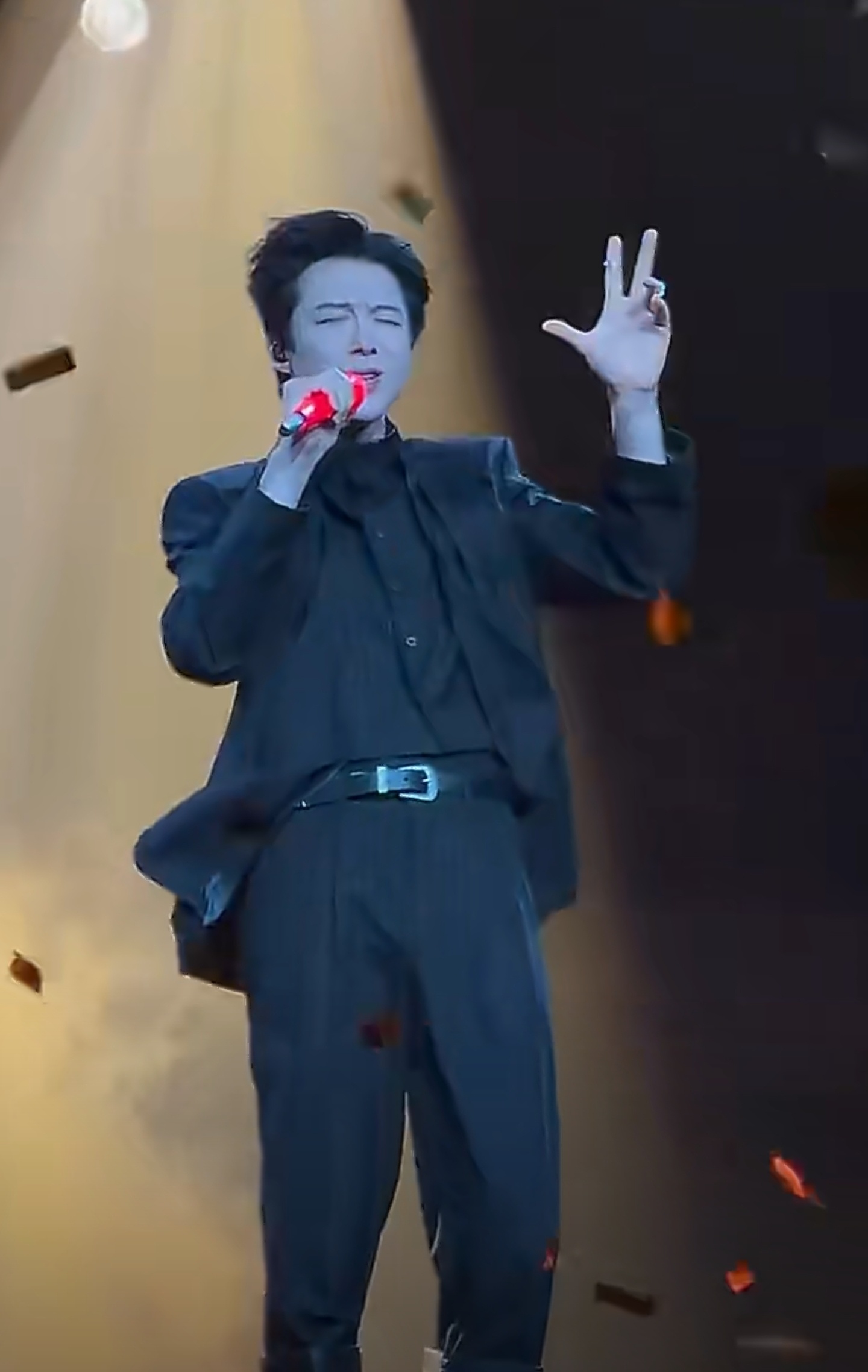 刘宇宁千防万防没防住鼓风机黄子韬北京演唱会，刘宇宁作为嘉宾登台献唱。彩排时他早就