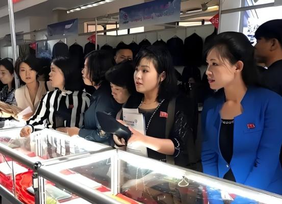 一来二去三互补，中国与朝鲜：地理近，运输方便又省钱；受制裁，仅中国能正常贸易；产