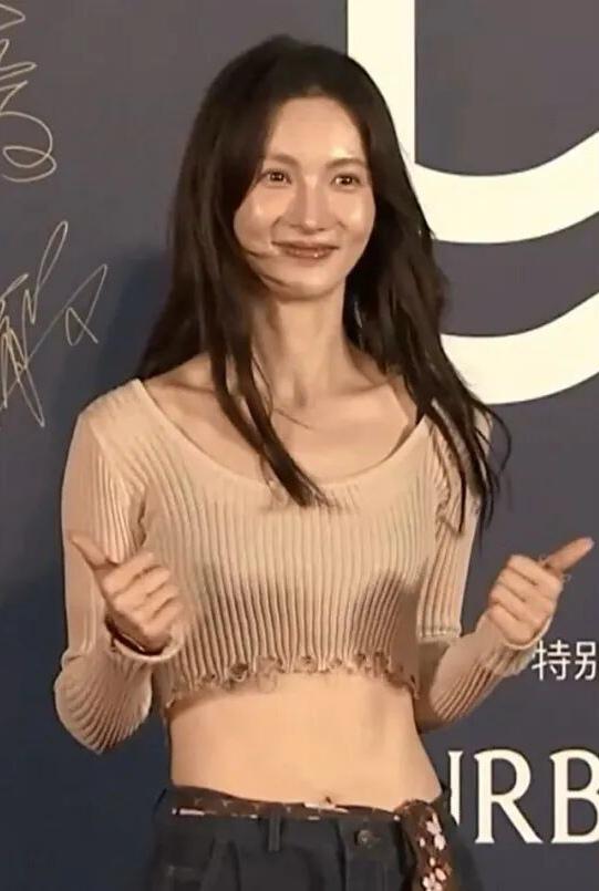 海浪电影周红毯明星生图怼脸拍。     秦皇岛阿那亚海浪电影周红毯 金...