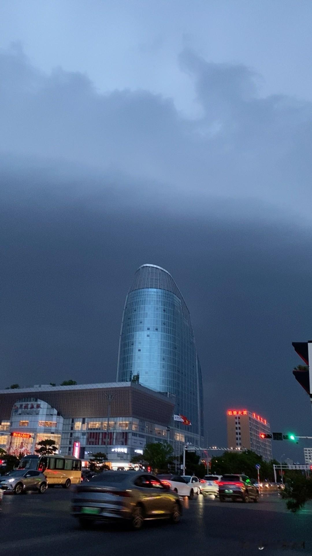 网上都在传，
鲁西南的女人吃饭不能上桌，
我问了几位网友后发现……
这事还真是，