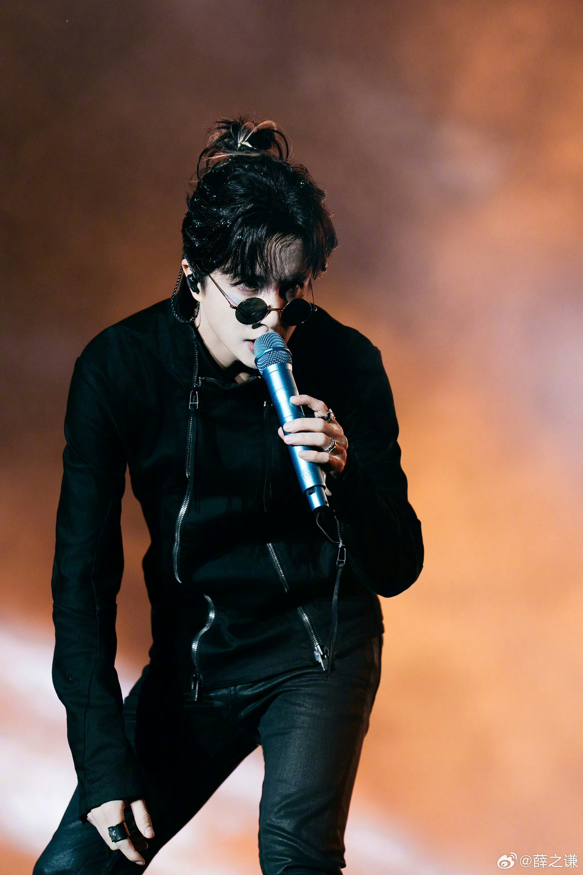 我就想问薛之谦能不能就这样一直开演唱会下去？！不仅演唱会票价定价合理甚至还不给黄