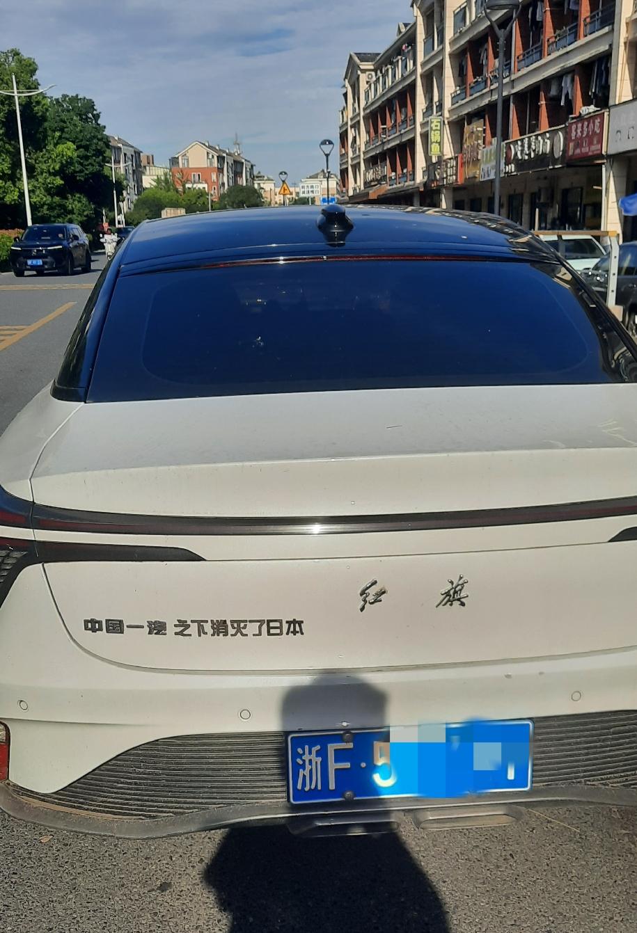 刚刚吃早餐时看到的……