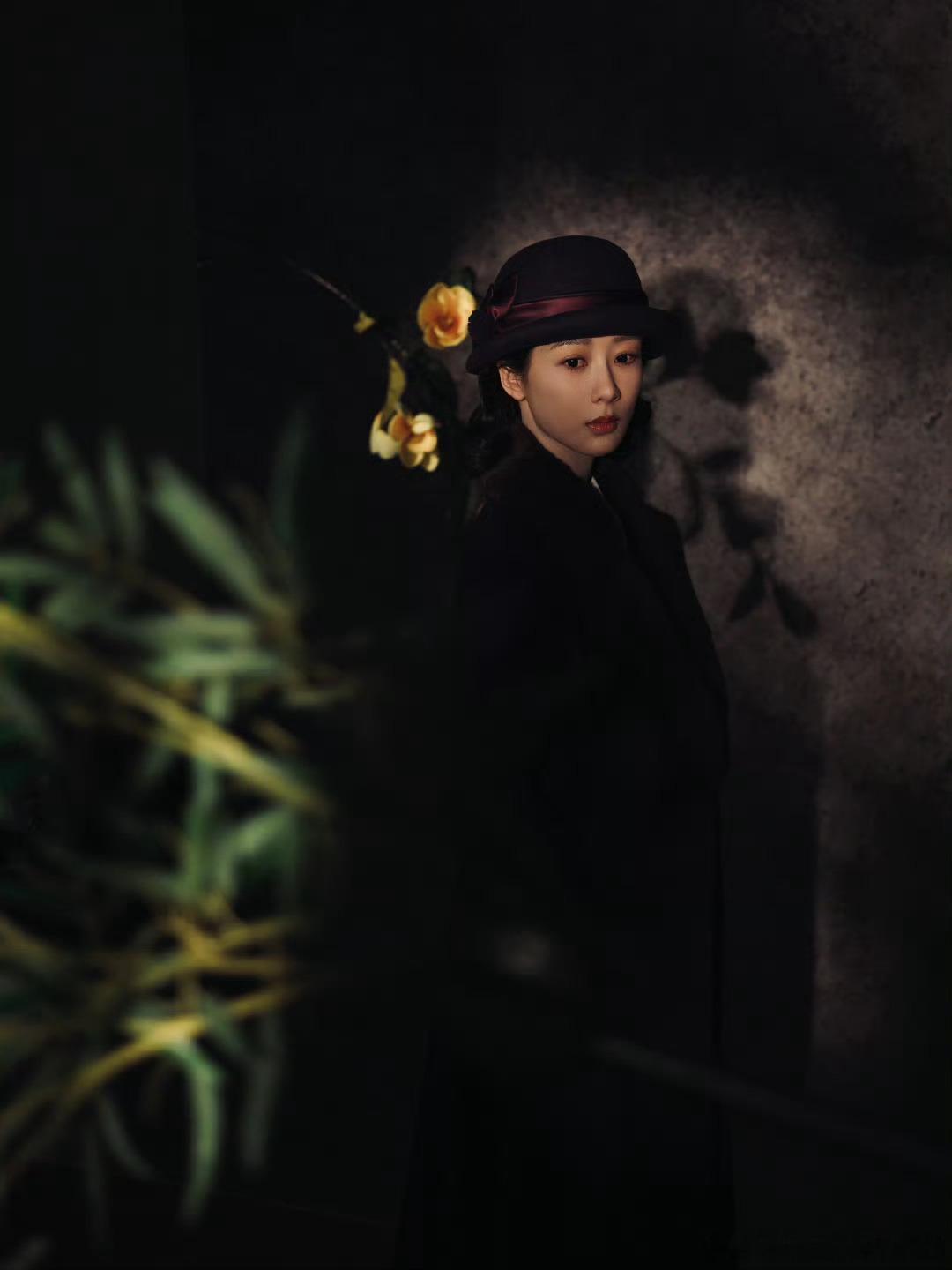 杨紫董竹君写真杨紫不屈服命运不甘心结果 挺好 