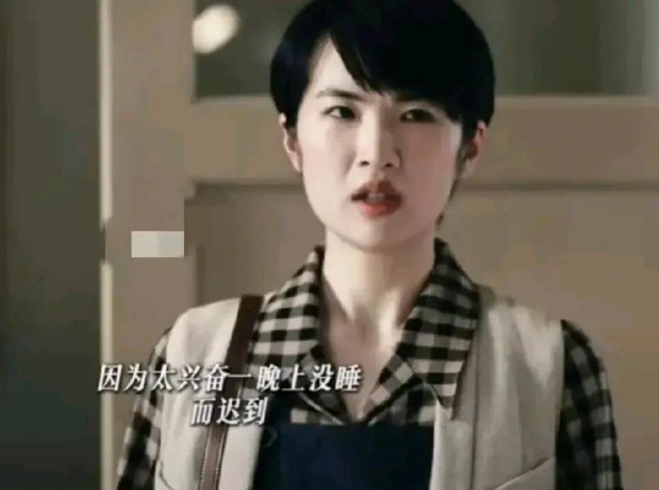 不明白，姚安娜为啥放着好好的华为二公主不当，非得往影视圈挤。
姚安娜在《暗夜与黎