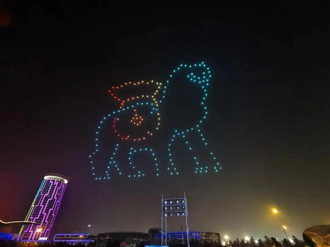 【璀璨沧州，夜空盛宴 —— 500架无人机点亮梦想之光】

在这个星光与梦想交织