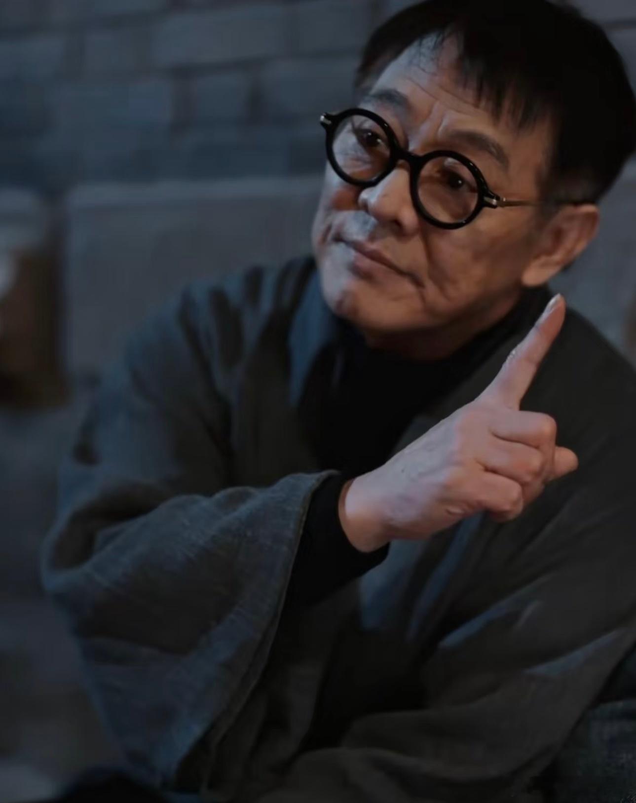李连杰拍短剧面相都变了62岁李连杰荧屏状态 刷到李连杰短剧镜头真的破防，满脸皱纹
