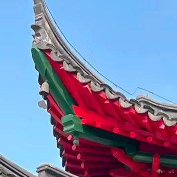 白水晶有利于职业、健康。透明的无色或白色水晶的能量，对应于人体七轮 (即指人体各