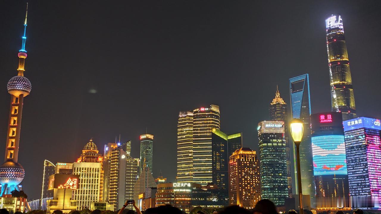 上海外滩夜色绚烂绚丽多彩的浦东陆家嘴风光