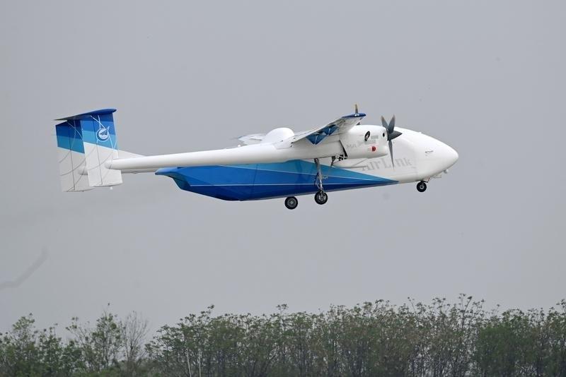 空中货运革命！中国自主 HH-200 无人卡车首飞，2360 公里直达目的地
2