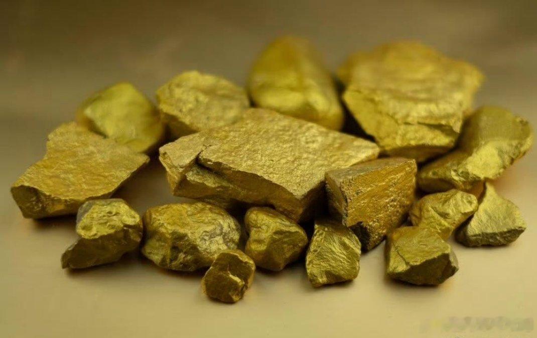 金饰克价一个月跌45元   金价持续跳水，品牌金饰单月跌45元，年内高点累计跌近