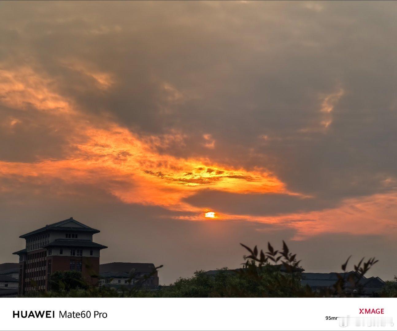 淋了两个月雨的深圳仔，​在杭州看见好看的夕阳了！#杭州夕阳#  ​​​