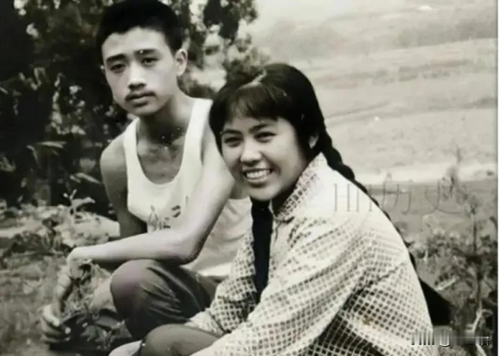 知青林小兰难产，邻居老太救她一命，10年后林小兰一家要回上海，邻居老太哭着说：“