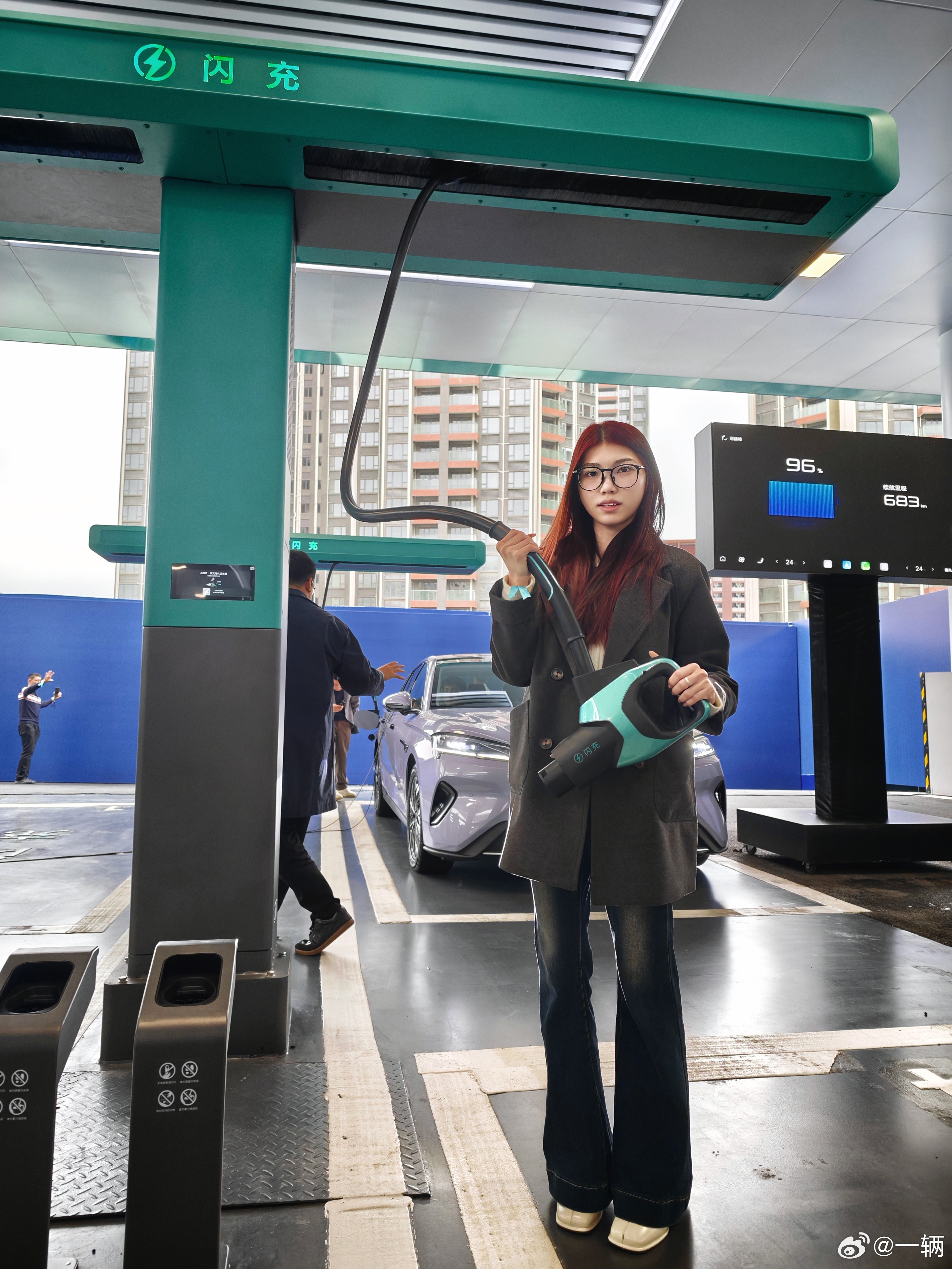 在你不知不觉间，比亚迪已经建成4239座闪充站而在2026年底，比亚迪会完成2万