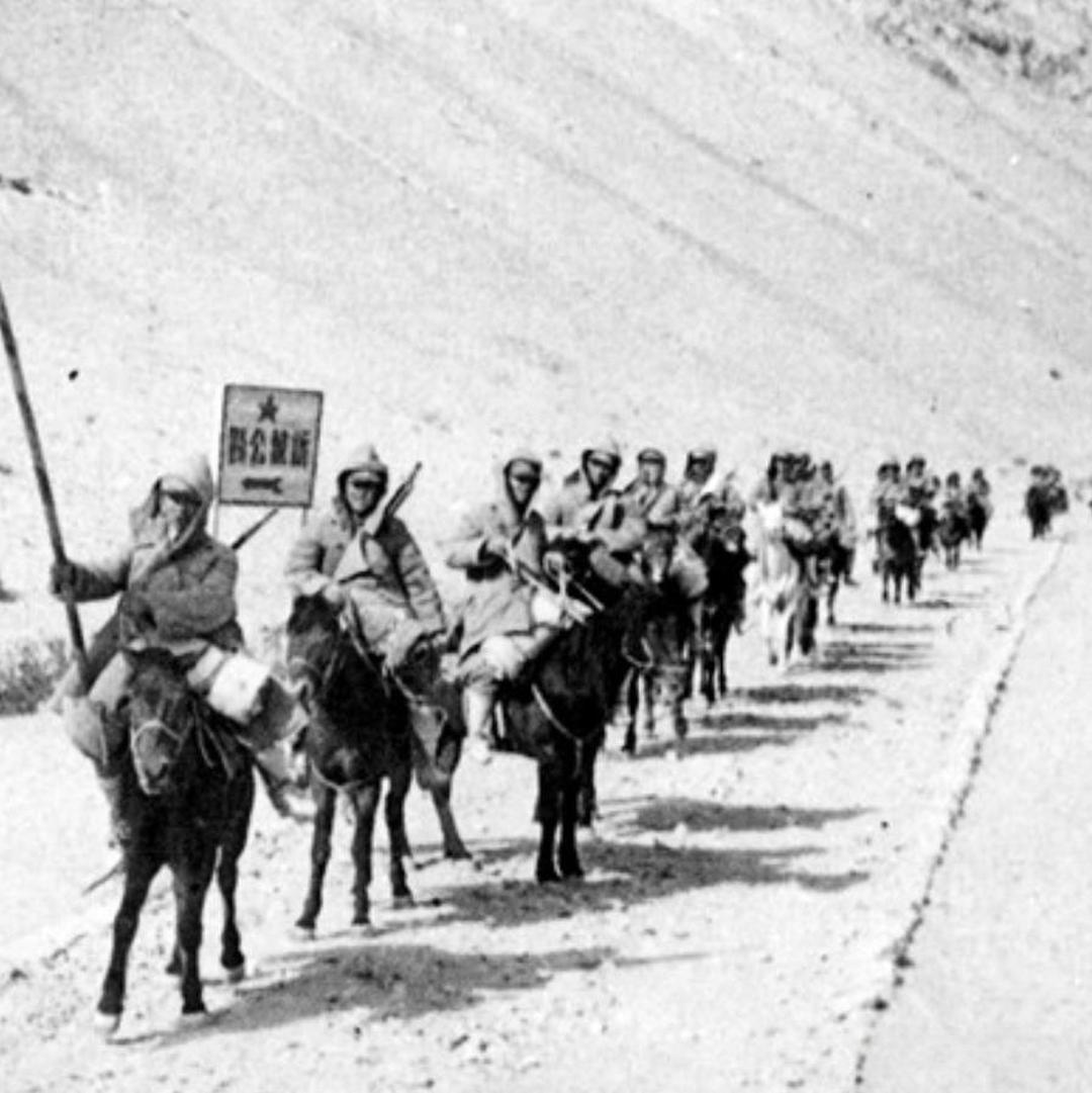 1959年雪域高原骑兵连长因救藏族姑娘被上级怒斥违反纪律，最终用降职换来一段跨越