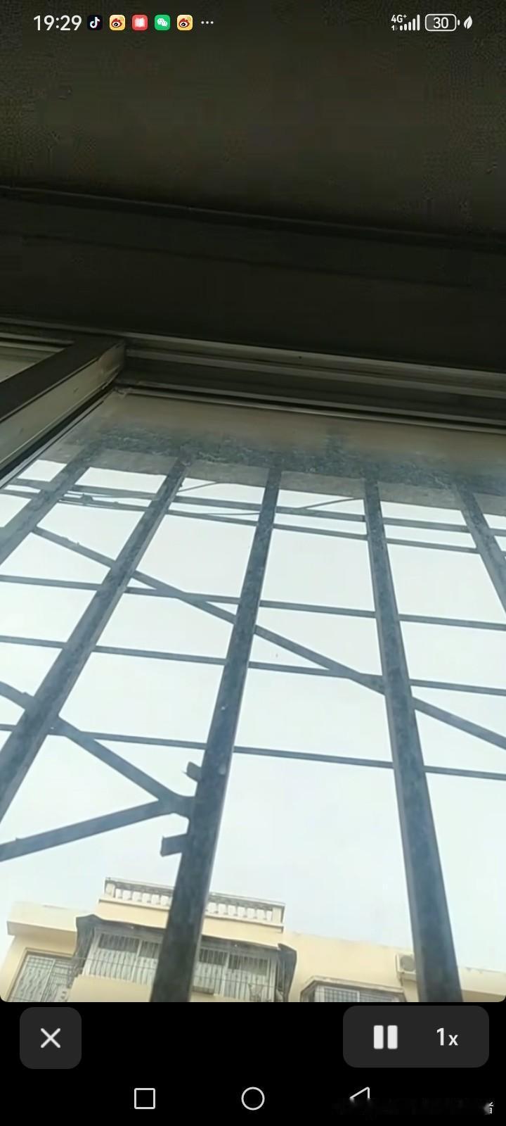 《神探张杰》
某音平台网友大部分都是匿名发视频发图片的，有一个网友发起了一个挑战