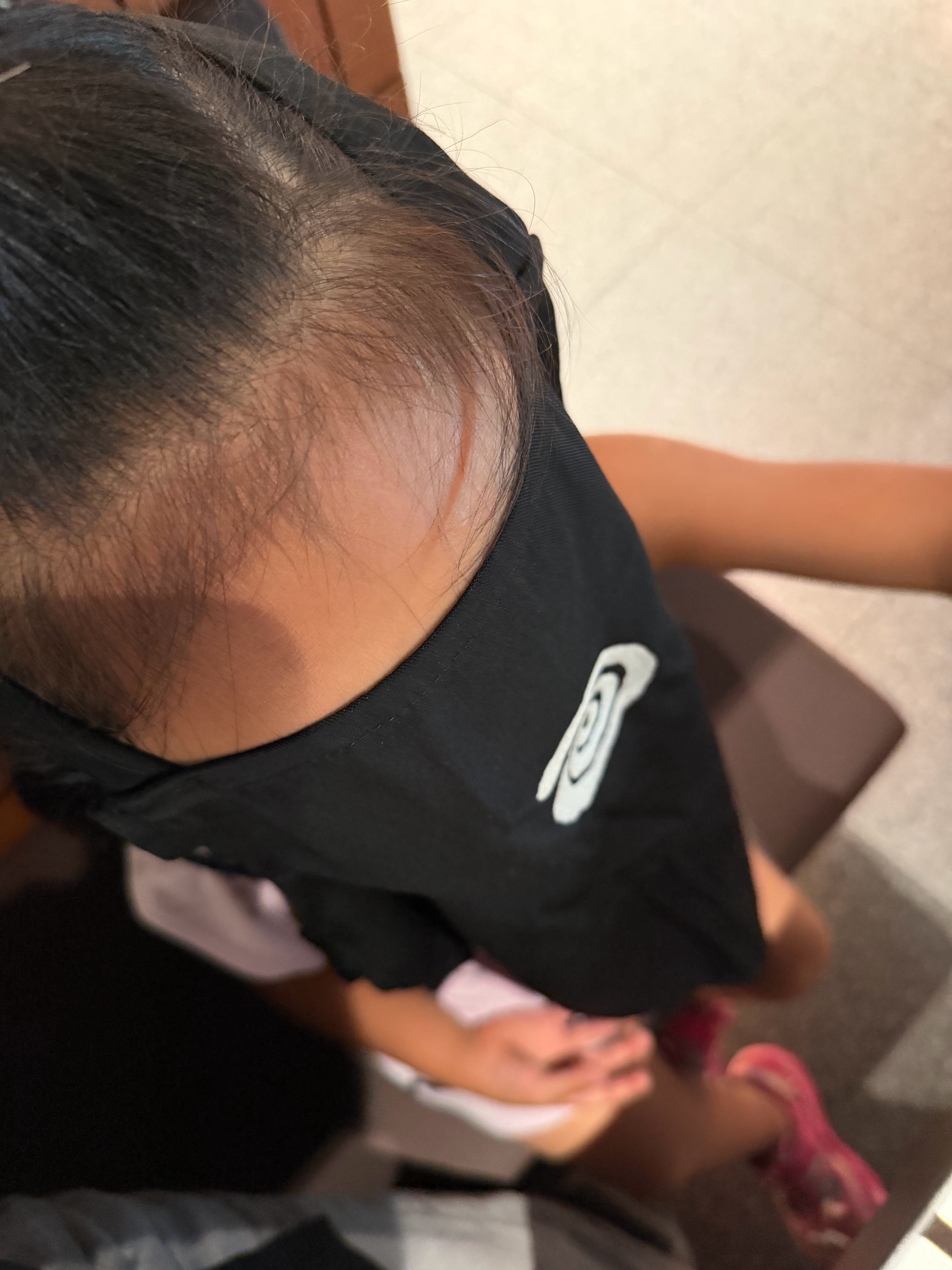 儿童围裙套不进去了，这真是一个悲伤的故事。