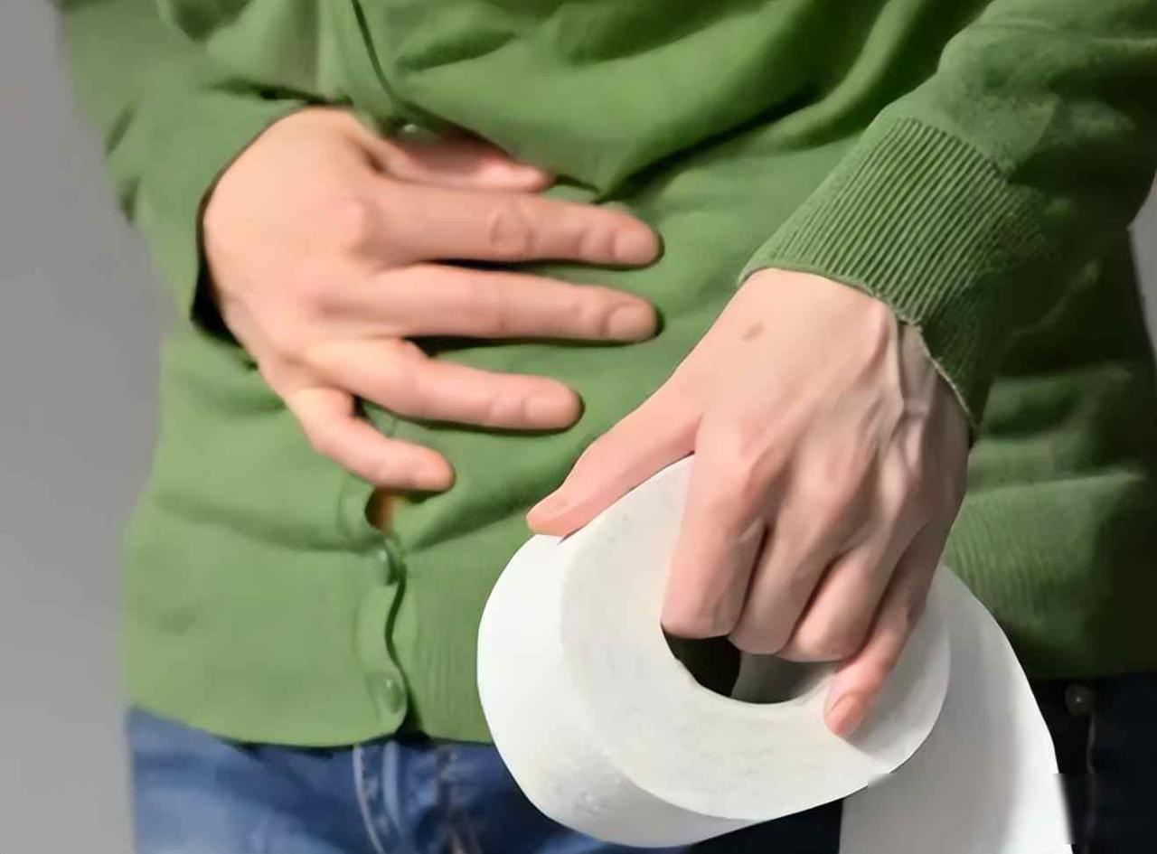 一周最少8次，50岁女子肛裂住院，丈夫哭诉：怎么劝她就是不听！


一位五十岁的