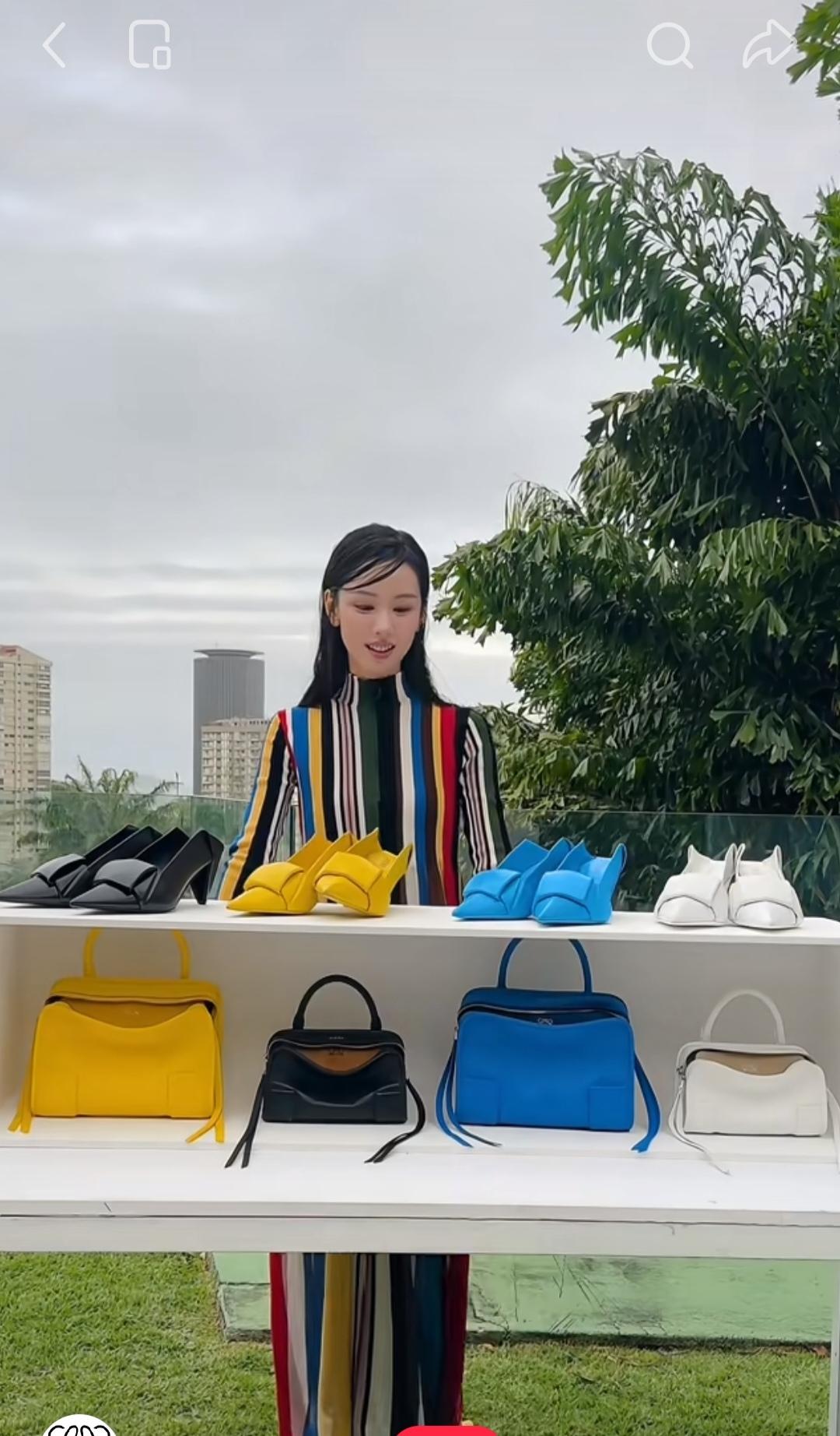 陈都灵，这是要做选择吗，看着蓝色这套好舒服。