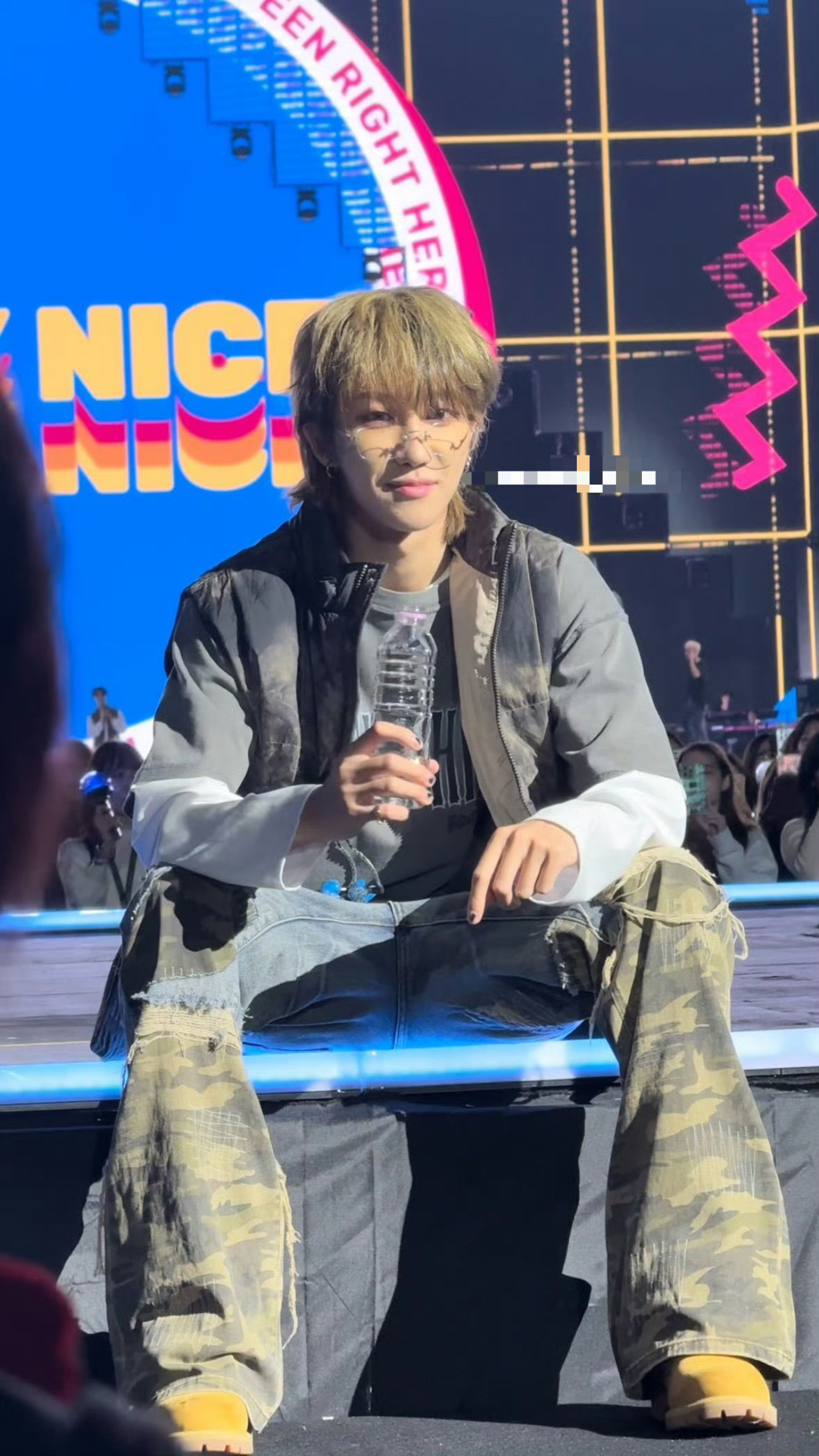 生图生图！！！水灵灵的大帅哥就这样出现了。 ​​​