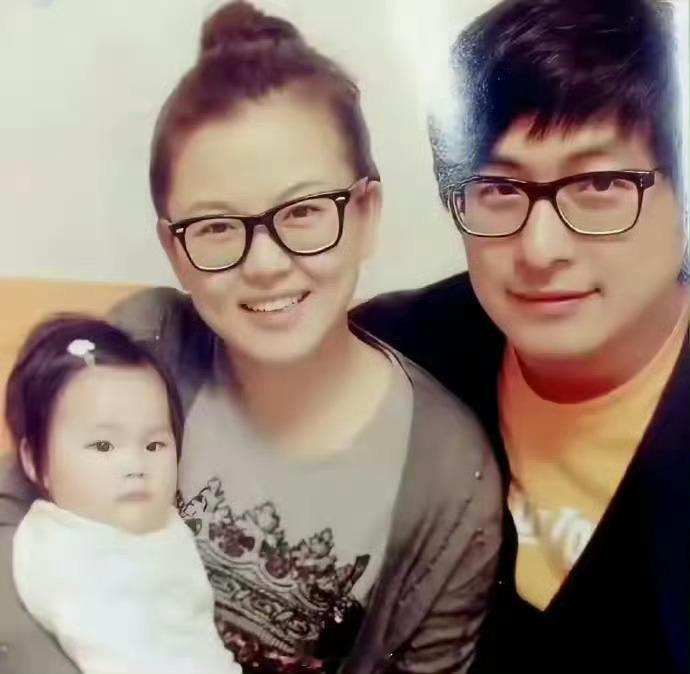 王诗龄小时候照片，她怎么也想不到爸妈那么年轻时竟然不要二胎