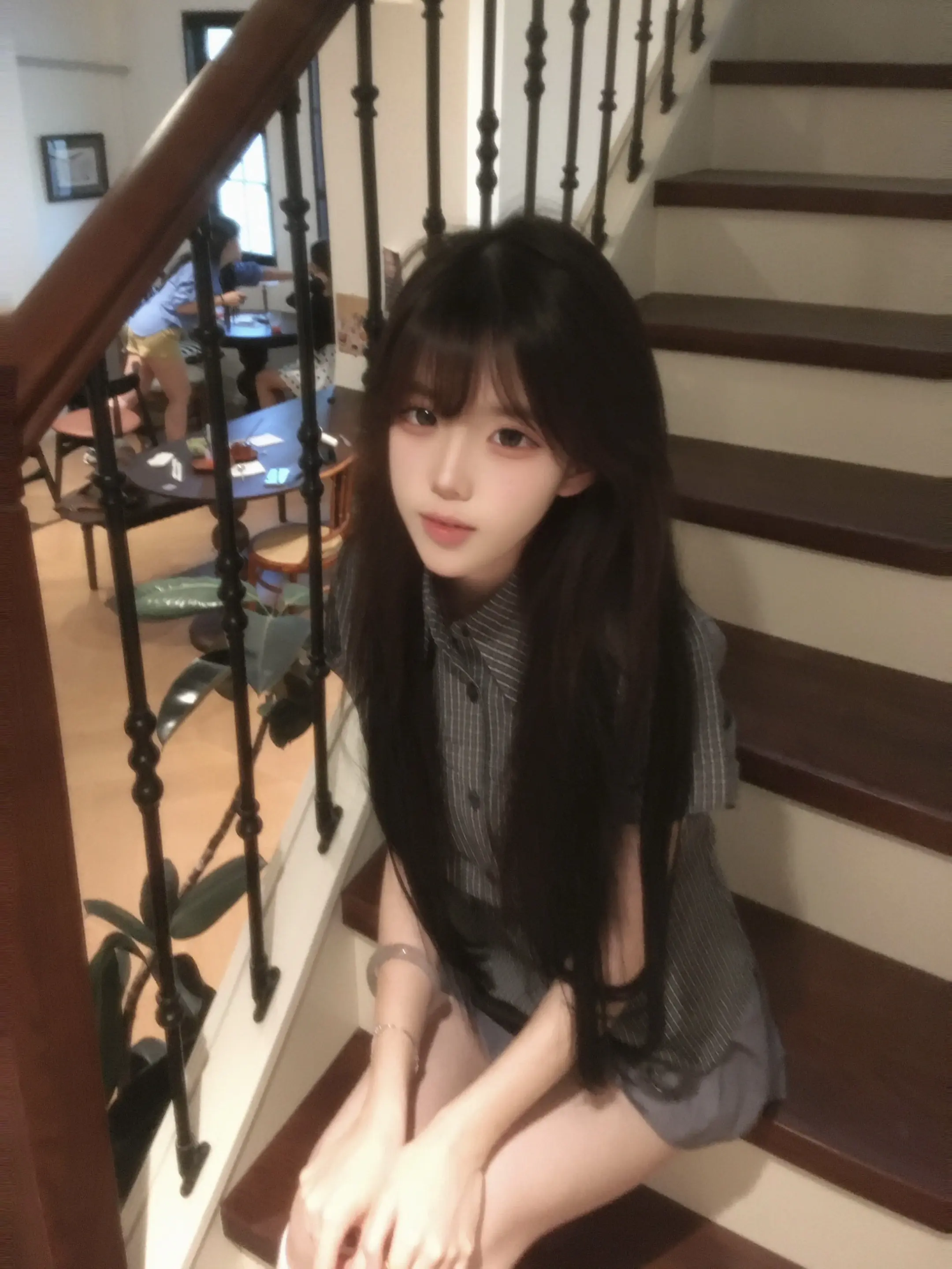 你离别人近就离我远了呀