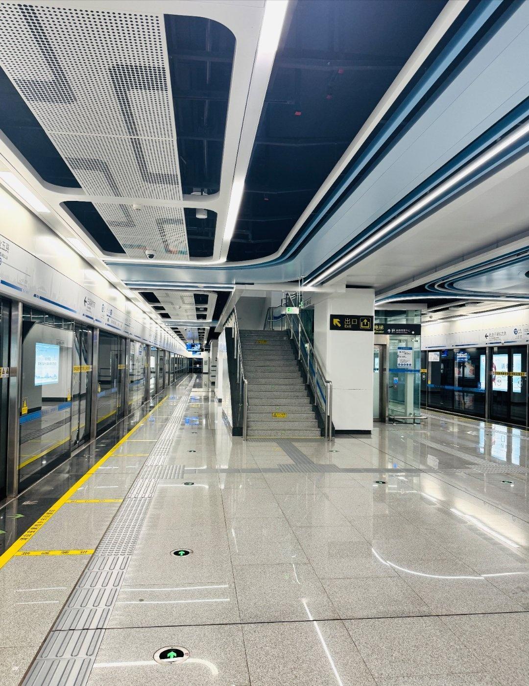 郑州地铁 早安！新的一天，开启属于你的今日限定美好，愿一切顺遂～（客运一中心 张