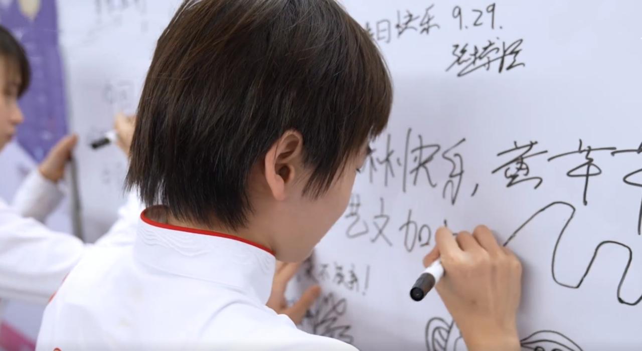 在之前结束的亚运会上，中国代表团获得了出色的成绩，创造了新的历史。其中，很多运动