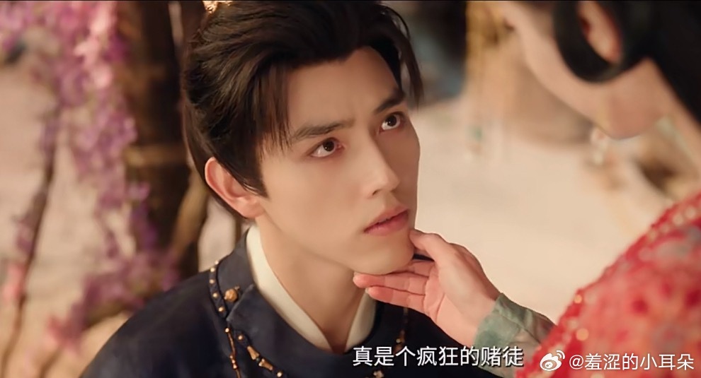 陈飞宇在白日提灯的状态其实和献鱼的时候没差，但是这部剧是不是没给他化妆，和女主的