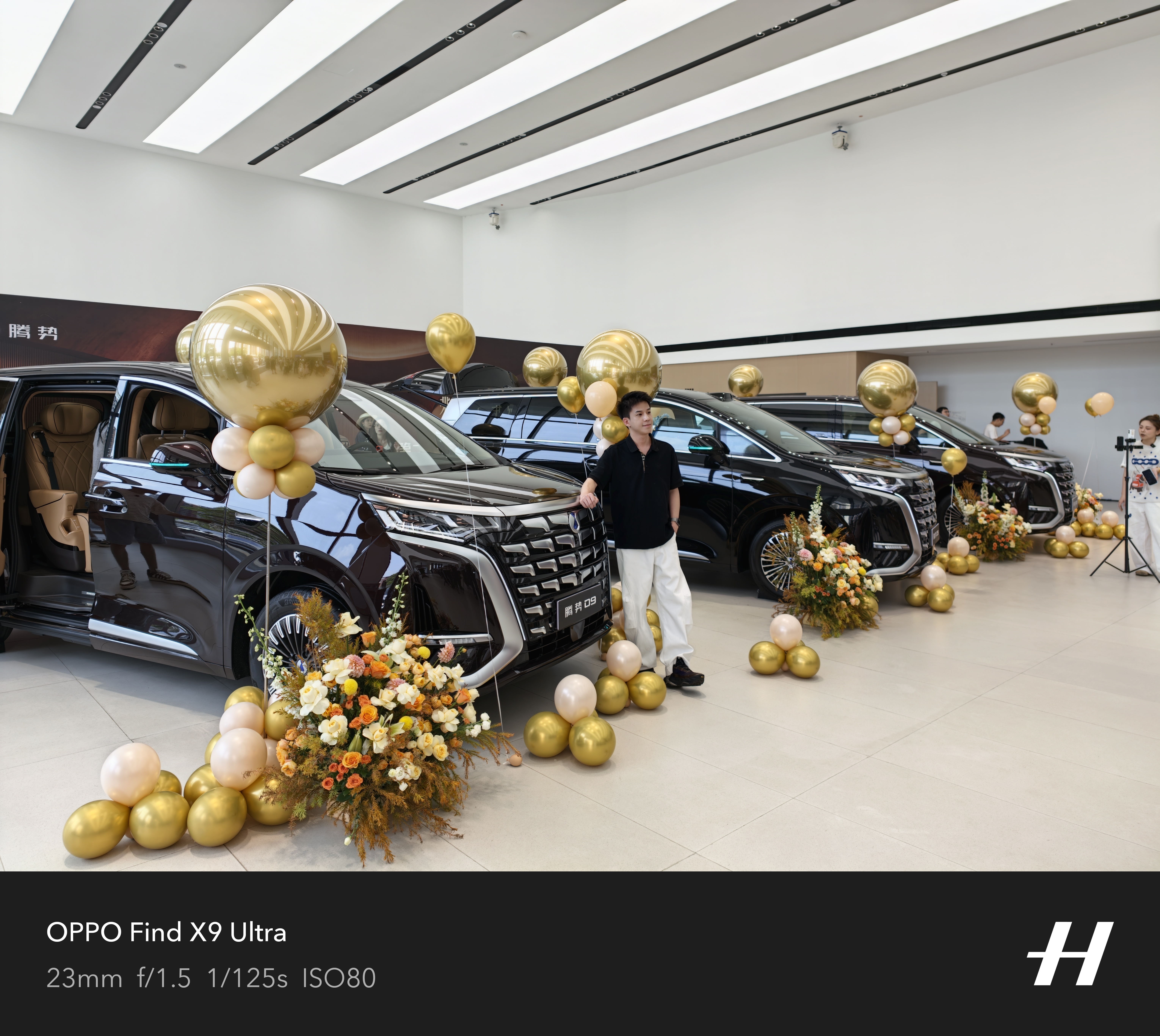 今天在深圳坪山腾势中心开始正式交付第二代腾势D9，李慧总亲临现场给车主交付真排面