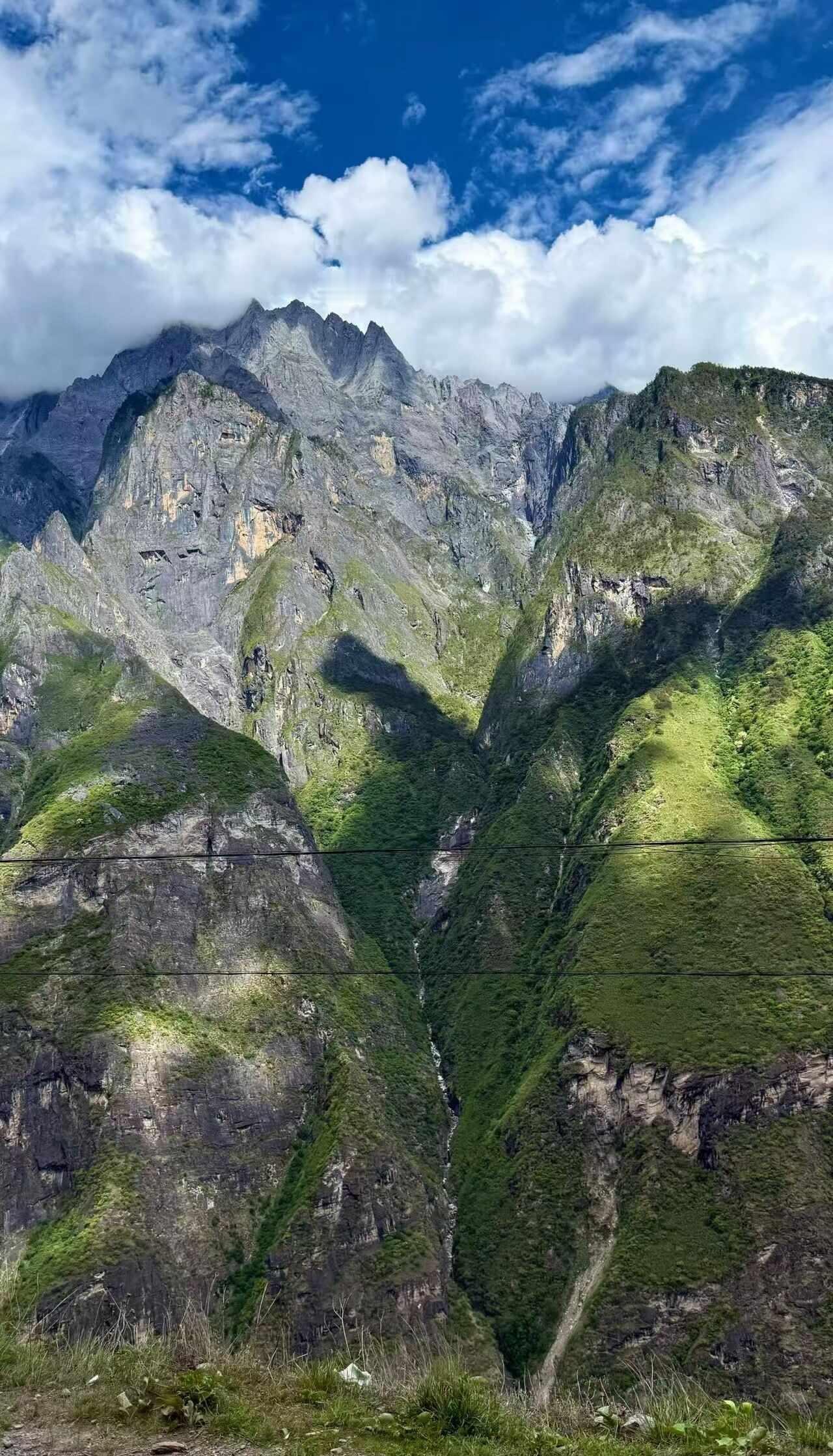 虎跳峡➕哈巴西坡➕黑海湖人均1K！
一、行程安排
经典路线： 丽江 - 虎跳峡-