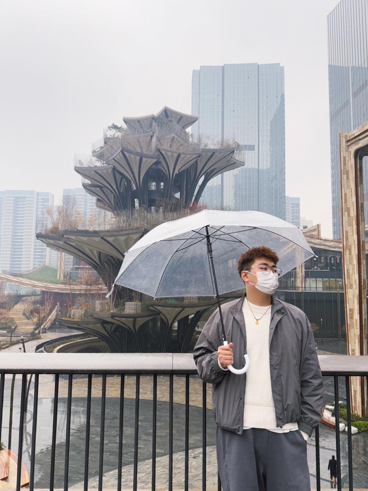 天灰灰。